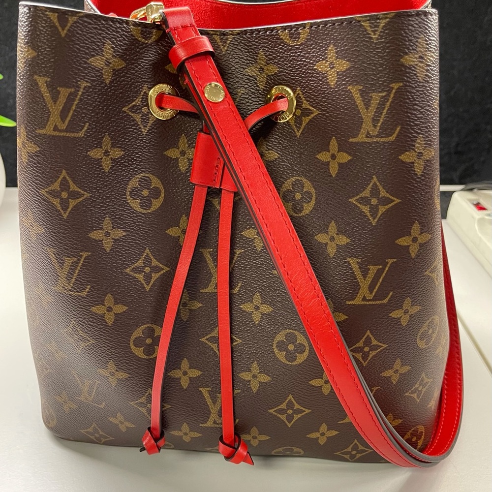 Authentic Louis Vuitton NeoNoe